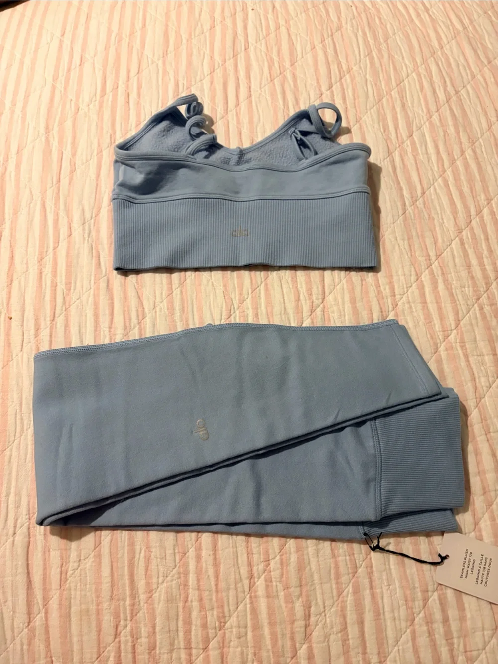 ALO Yoga celestial blue
